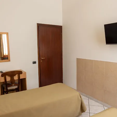 מלון Mariuccia 3*